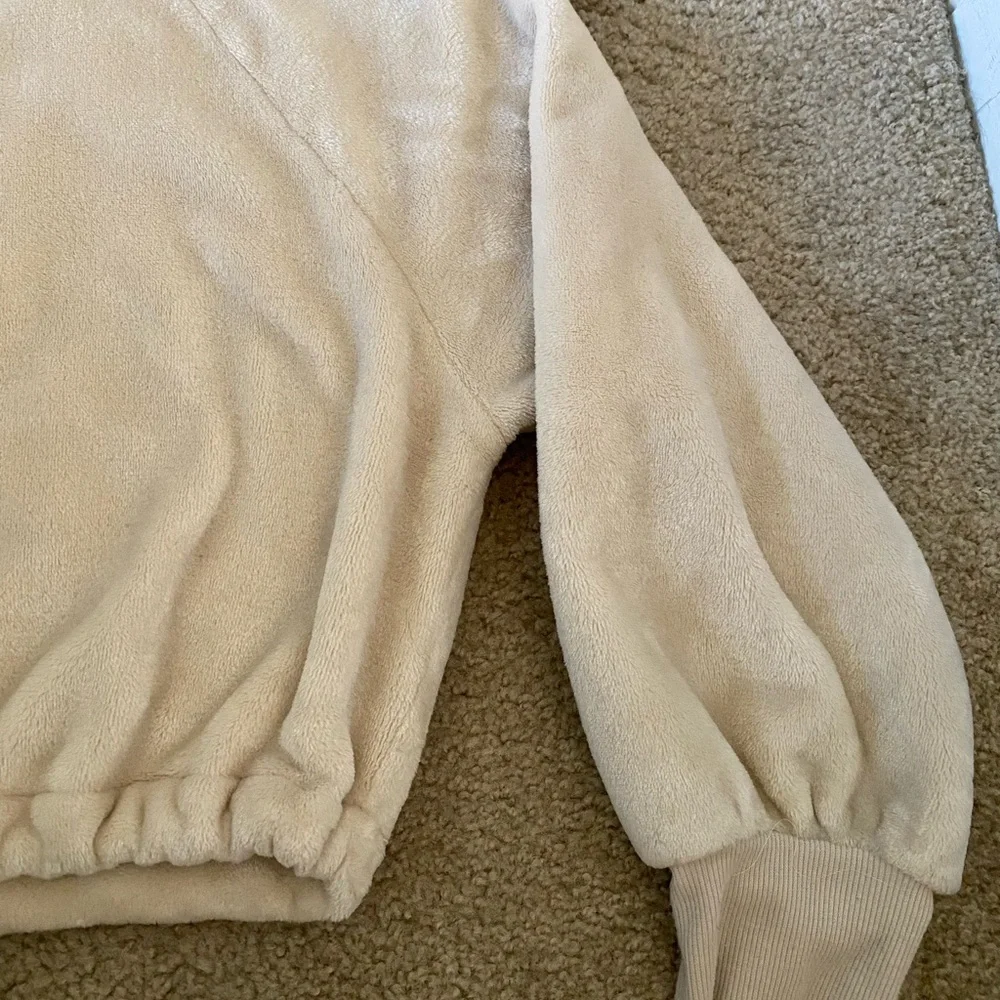 Express Cozy Cropped‎ Long Sleeved Crew Neck Sweater